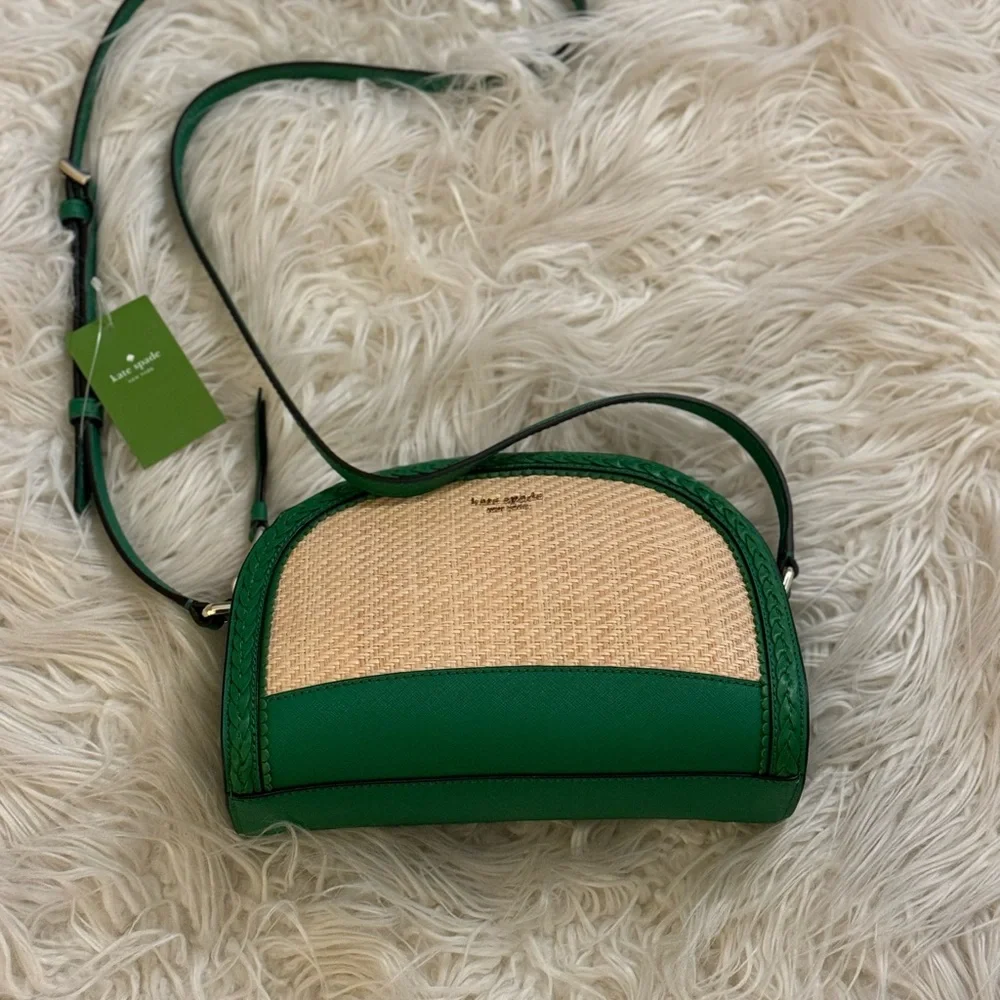 🆕NWT🆕 Kate Spade Straw Dome Crossbody with Green Bean Saffiano Leather Trim!💚 - Picture 2 of 7